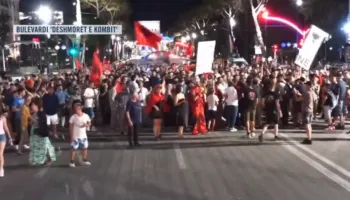 ‘Rama, jepe dorëheqjen’, mbyllet protesta e 55-të para Kryeministrisë: Nesër më shumë