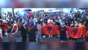 ‘Rama jepe dorëheqjen’/ Mbyllet protesta e 56-të kundër Edi Ramës, qytetarët thirrje: Nesër më shumë
