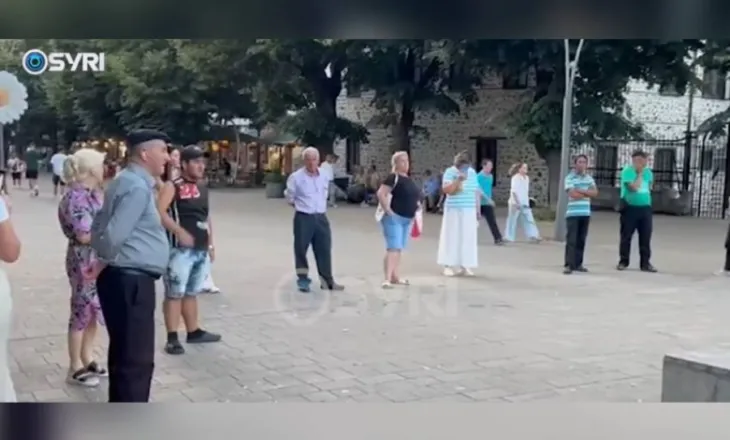 ‘Rama jepe dorëheqjen’/ Qytetarët e Korçës sërish në protestë në mbështetje të revoltës në Tiranë
