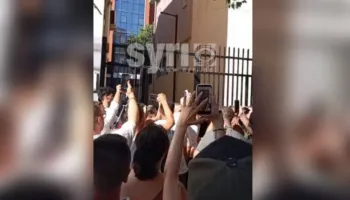 ‘Rama jepe dorëheqjen’/ Vijon lirimi i protestuesve të arrestuar padrejtësisht, qytetarët i presin si heronj