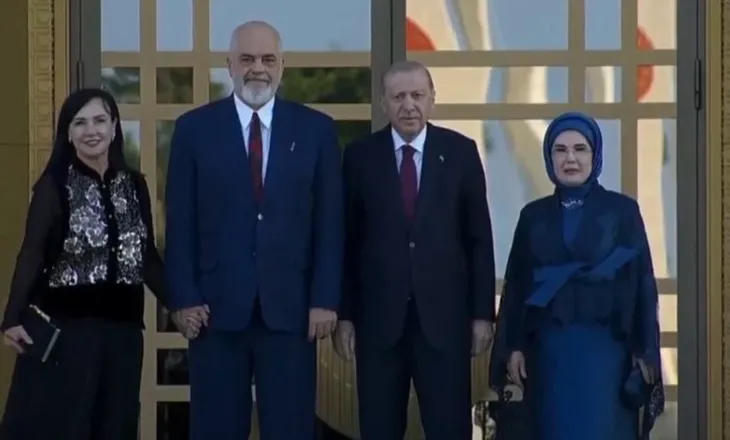 Rama mbërrin në Ankara, pritet nga Erdogan në darkën zyrtare (VIDEO)