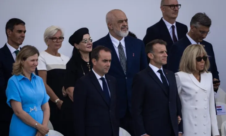 Rama ndan të tjera pamje nga Parisi, paradë madhështore me rastin e 14 korrikut