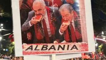“Rama në burg, Berisha në burg”/ Protestë historike, shqiptarët kërkojnë dorëheqjen e kryeministrit