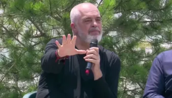 Rama në Theth: Ka ndonjë që shan këtu? Se na marrin mësysh! Banori: Kam 100 mln lekë gjobë e kredi, vjet kantina…
