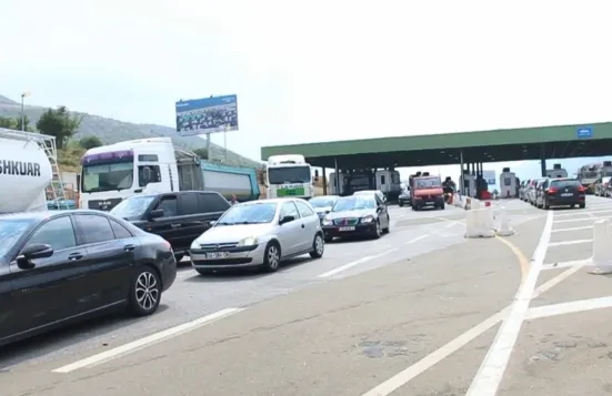 Rama ‘ngrin’ kufirin me Kosovën nga frika e protestës, reagon qeveria kosovare