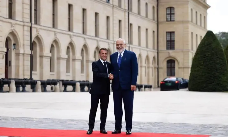 Rama pjesë e Samitit të Koalicionit të Vullnetmirëve në Paris, ndan pamjet nga takimi me Macron