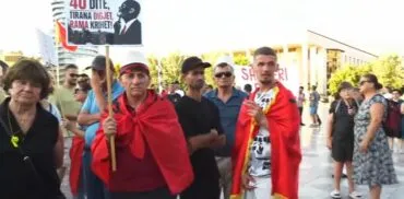 “Rama të arrestohet”/ Protestë e pandalur kundër kryeministrit, qytetari: Kanë vjedhur popullin