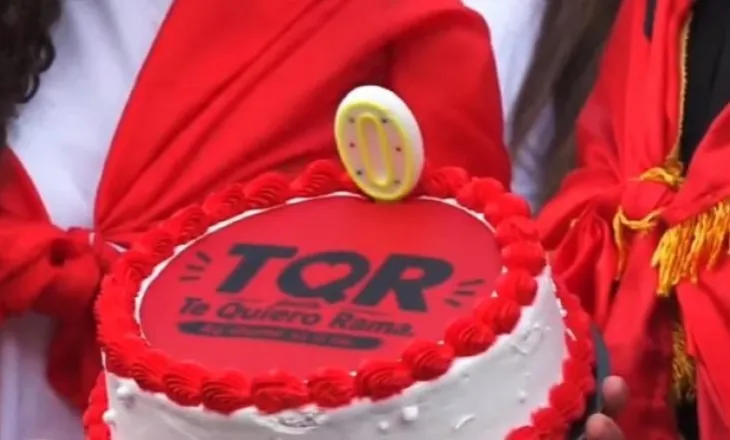 ‘Rama TQR’/ Torta e veçantë për Edi Ramën te kryeministria