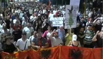 “Rama tradhtar dhe antishqiptar”, akuza të forta nga protesta para Kryeministrisë