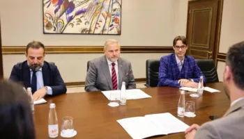 Raportuesi për Kosovën në Parlamentin Evropian takohet me zyrtarët në Prishtinë: E ardhmja e vendit është në BE