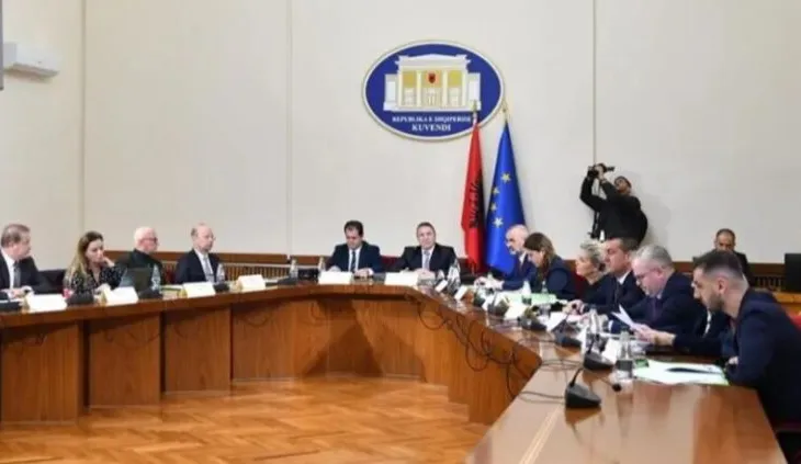 Reforma Zgjedhore/ Komisioni kërkon shtyrjen e afatit të punës deri më 30 nëntor