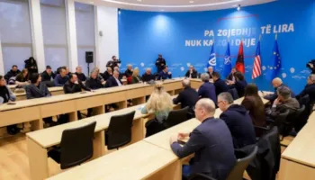 Refuzimi i PS për shqyrtimin e 4 projektligjeve të kërkuara nga protestuesit, PD bojkoton seancën parlamentare