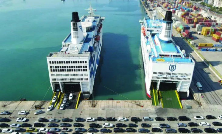 Rekord udhëtarësh në portin e Durrësit! Rikthehen lundrimet e dyfishta drejt Barit