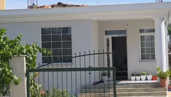 RENEA rrethoi zonën/ Autori 35-vjeçar lëshon ish-të fejuarën që e mori peng pas krimit në familje, policia negociata