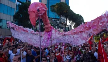 Revista amerikane: Protesta më e madhe pas rënies së komunizmit kërcënon seriozisht pushtetin e Edi Ramës