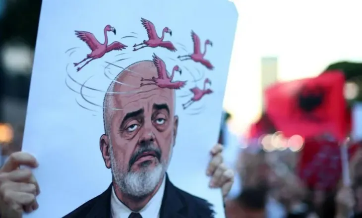 ‘Revolucioni i flamingove merr hov’, BBC jehonë protestave masive në Tiranë: Shqiptarët kërkojnë dorëheqjen e Edi Ramës