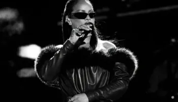 Rihanna surprizon fansat, ngjitet në skenë me Jay-Z pas një kohe të gjatë