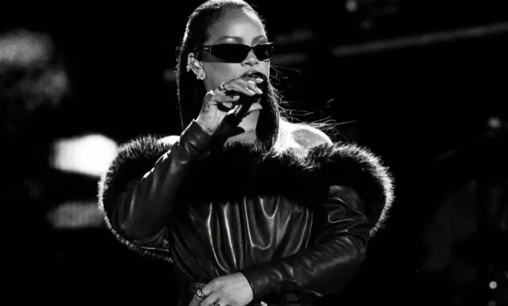 Rihanna surprizon fansat, ngjitet në skenë me Jay-Z pas një kohe të gjatë