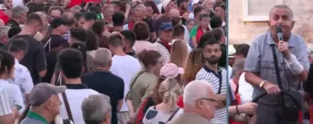 “Rinia historike na hapi sytë”/ Revolta e protestuesit: Rama i paskrupullt i korruptuar, një shishe verë e këtij…