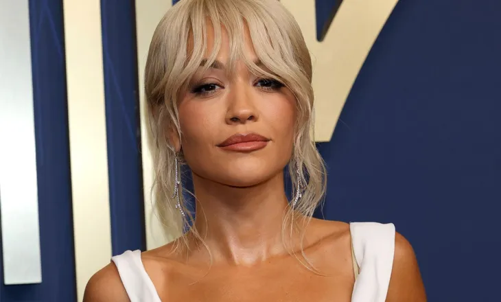 Rita Ora: “Jam krenare që jam emigrante”, artistja flet për rrënjët shqiptare, familjen dhe rrugëtimin drejt suksesit