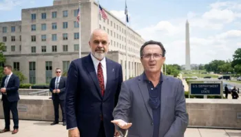 Robert Papa nxjerr prapaskenat, ja goditja e madhe e SHBA për qeverinë “Rama”, hetimet që po detyrojnë kryeministrin…