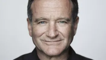 Robin Williams, gjeniu i humorit që preku botën me talentin dhe humanizmin e tij