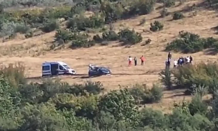 Roskovec/ Pas vetëvrasjes së 35 vjeçarit Refit Buzi, zona rrethohet nga policia, mbërrin ambulanca