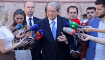 Rradha jonë për protestë/ Berisha nis mobilizimin: Për të ardhmen e fëmijëve tanë