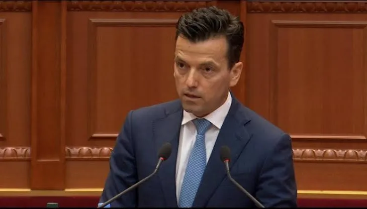Rrëmbeu dokumentin e klasifikuar të marrëveshjes me SHBA-në, Agron Shehaj përjashtohet me 60 ditë nga Kuvendi