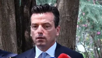 Rrëmbeu kopjen e marrëveshjes me SHBA-në dhe iku me vrap, reagon Shehaj: E mora për ta lexuar! Peleshi nuk tha që…