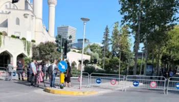 Rrethimi i parlamentit me policë, reagon ashpër Bardhi: Askujt nuk i rrezikohet jeta nga qytetarët që protestojnë