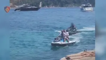 Rrezikoi pushuesit me manovra të rrezikshme, gjobë për drejtuesin e Jet Ski në Livadh! I bllokohet mjeti lundrues