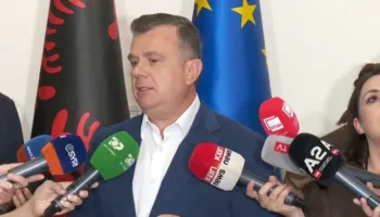 Rrëzimi i punonjëses së Kuvendit, Balla sulmon Shehajn: Ka dhunuar një vajzë, një nënë!