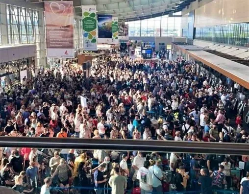 Rritet fluksi i mërgimtarëve, rreth 60 aeroplanë pritet të aterojnë sot në Aeroportin e Prishtinës