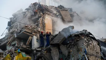 Rusia nuk ndal sulmet në Ukrainë, katër viktima e 27 të plagosur, Zelensky kërkon shtimin e presionit ndaj Moskës