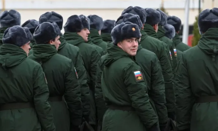 Rusia rekruton me forcë burra për të mbushur radhët në luftë!