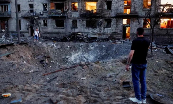 Rusia sulmon me dronë dhe raketa Kievin, humbin jetën 10 persona, dhjetëra të plagosur