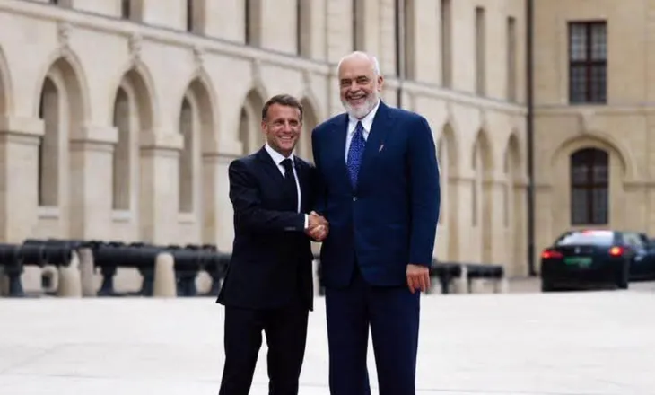 Samiti i Koalicionit të Vullnetmirëve/ Kryeministri Rama mbërrin në Paris, pritet nga presidenti Macron (VIDEO)
