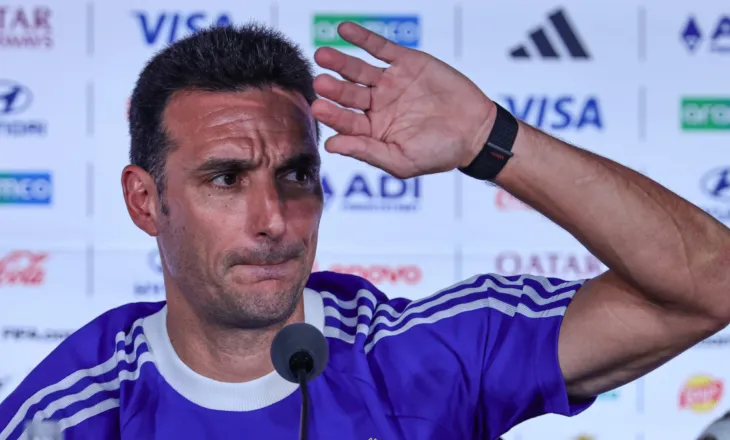 Scaloni e sheh si “luftë” ndaj Anglisë, por brenda fushës: “Nuk jam këtu për t’i hedhur benzinë zjarrit”