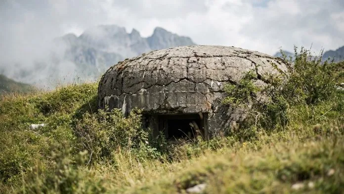 “Science Post”: Nga simbol i izolimit në atraksion turistik: Bunkerët që shënuan historinë e Shqipërisë