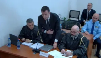 Seanca ndaj Veliajt shtyhet sërish, gjykata gjobit avokatin