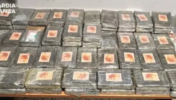 Sekuestrohen 111 kg kokainë të fshehura në kabinën e kamionit, në pranga tre persona në Itali, mes tyre një shqiptar