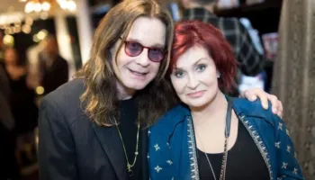 Sharon Osbourne në përvjetorin e vdekjes së Ozzy-t: Kujtojeni duke e lëshuar muzikën sa më fort