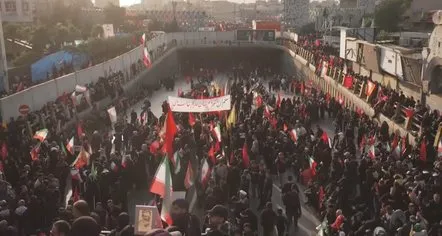 “SHBA vrau babain tonë”, mijëra iranianë marshojnë në rrugët e Teheranit dhe kërkojnë hakmarrje
