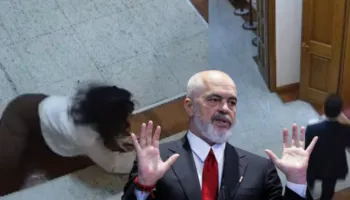 Shehaj ‘vodhi’ dokumentin dhe ia mbathi, Rama: Ky tipi, një ballist…Uroj po nuk shpresoj që prokuroria t’i tregojë vendin