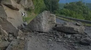 Shembet një masiv shkëmbor në aksin Burrel-Klos, vështirësi në qarkullim
