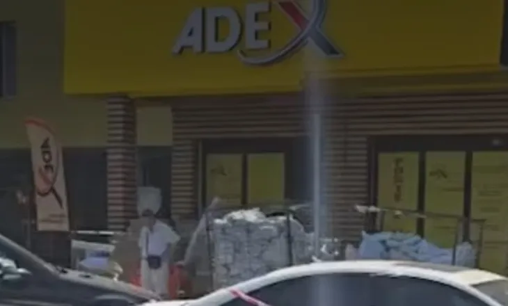 Sherr pranë ambienteve të shpërndarjes së porosive nga TEMU, 2 persona futen brenda, konfrontohen me punonjëset