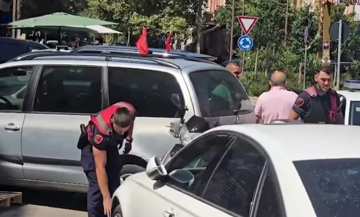 Sherr pranë ambienteve të shpërndarjes së porosive nga TEMU, goditen me sende të forta