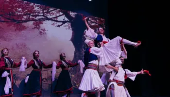 Shfaqja e Ansamblit Popullor në Londër, event historik për kulturën shqiptare