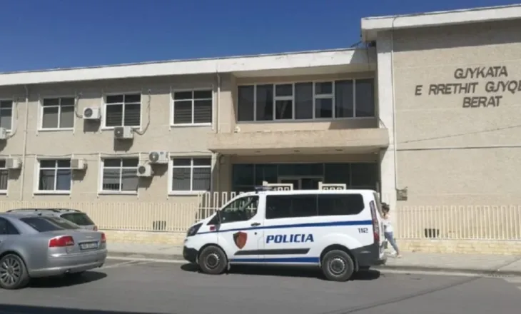 Shfrytëzonte bashkëjetuesen për prostitucion së bashku me shokun e tij, Prokuroria e Beratit dërgon në gjyq tre persona